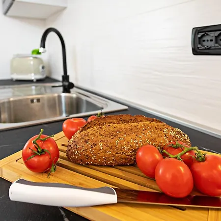 Ida - Regarda Travel Chalet Costermano